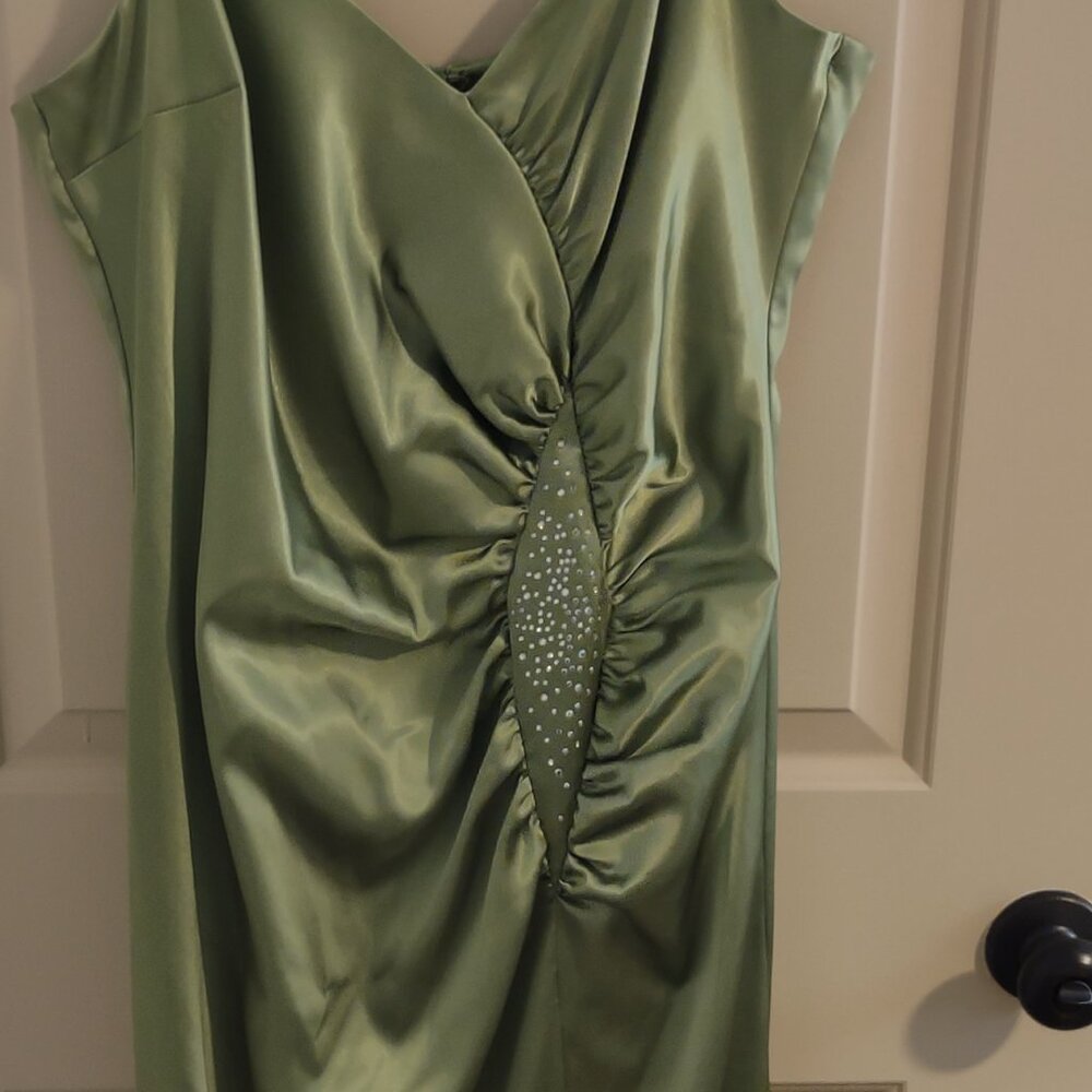 New Vintage 2002 Formal Green Gown Size 12 by Jessica McClintock